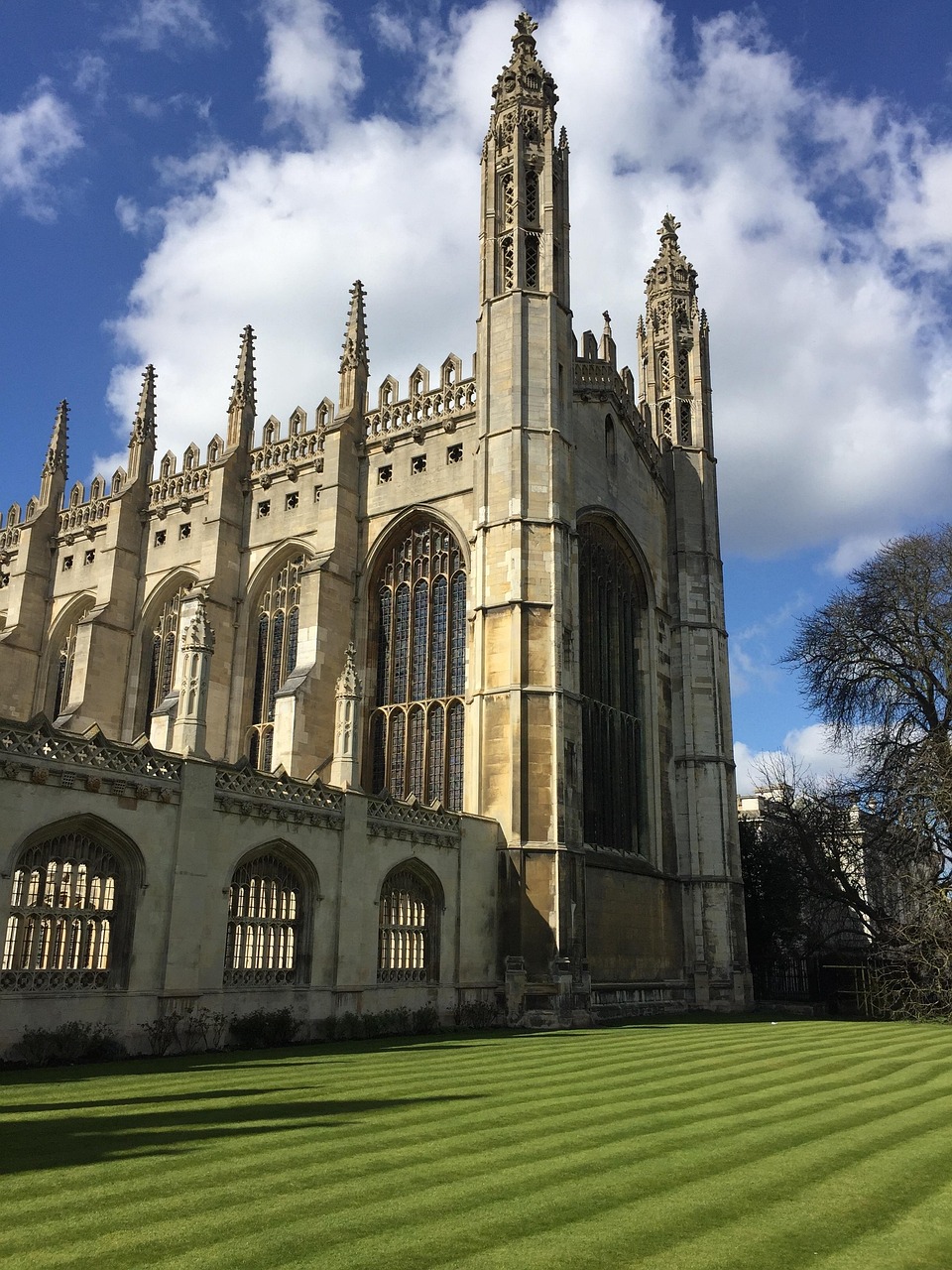 英国中学最新排名揭示，教育质量与创新教学的全方位观察
