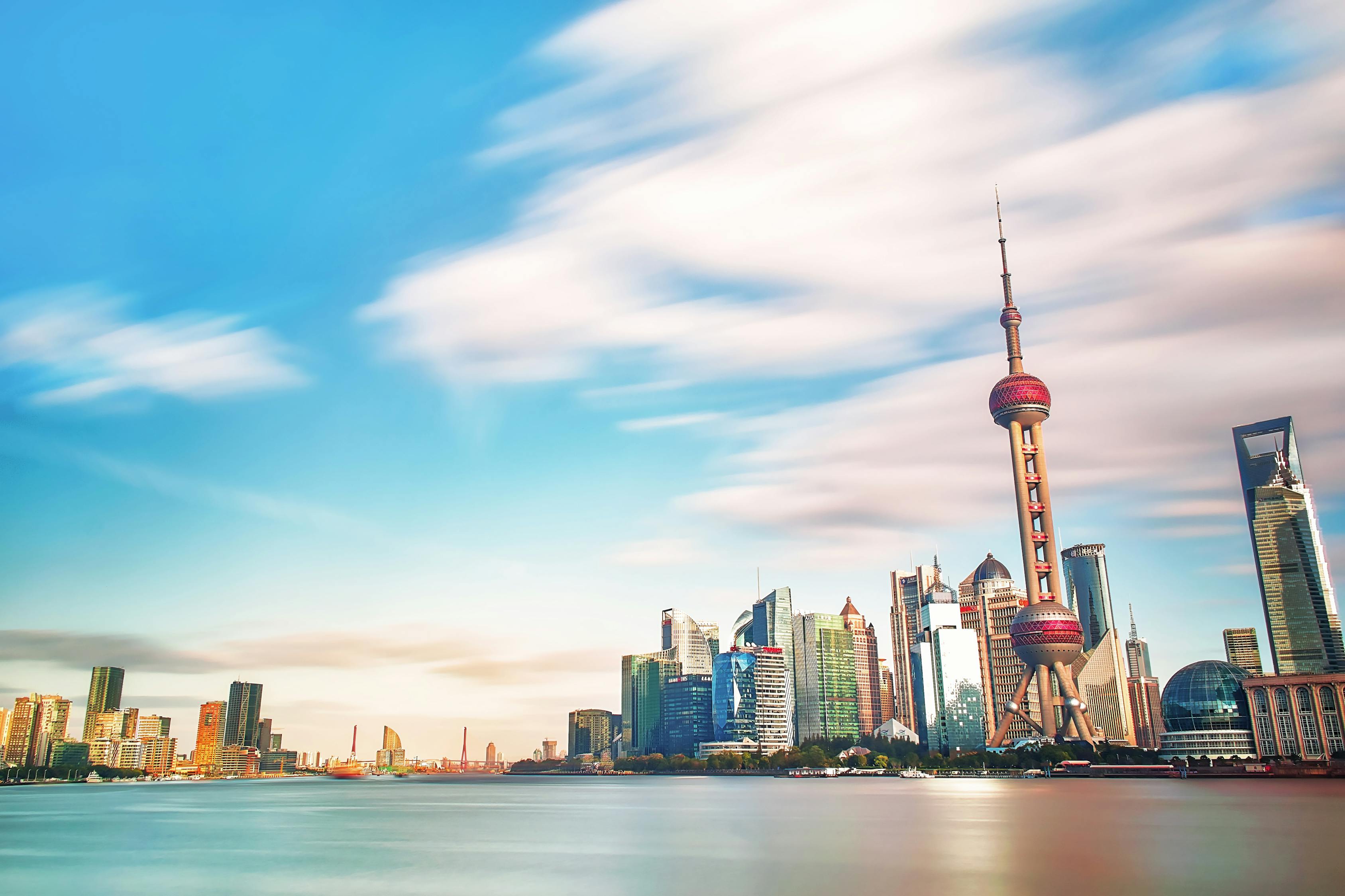上海电视台新闻综合频道直播，现代社会的即时新闻窗口