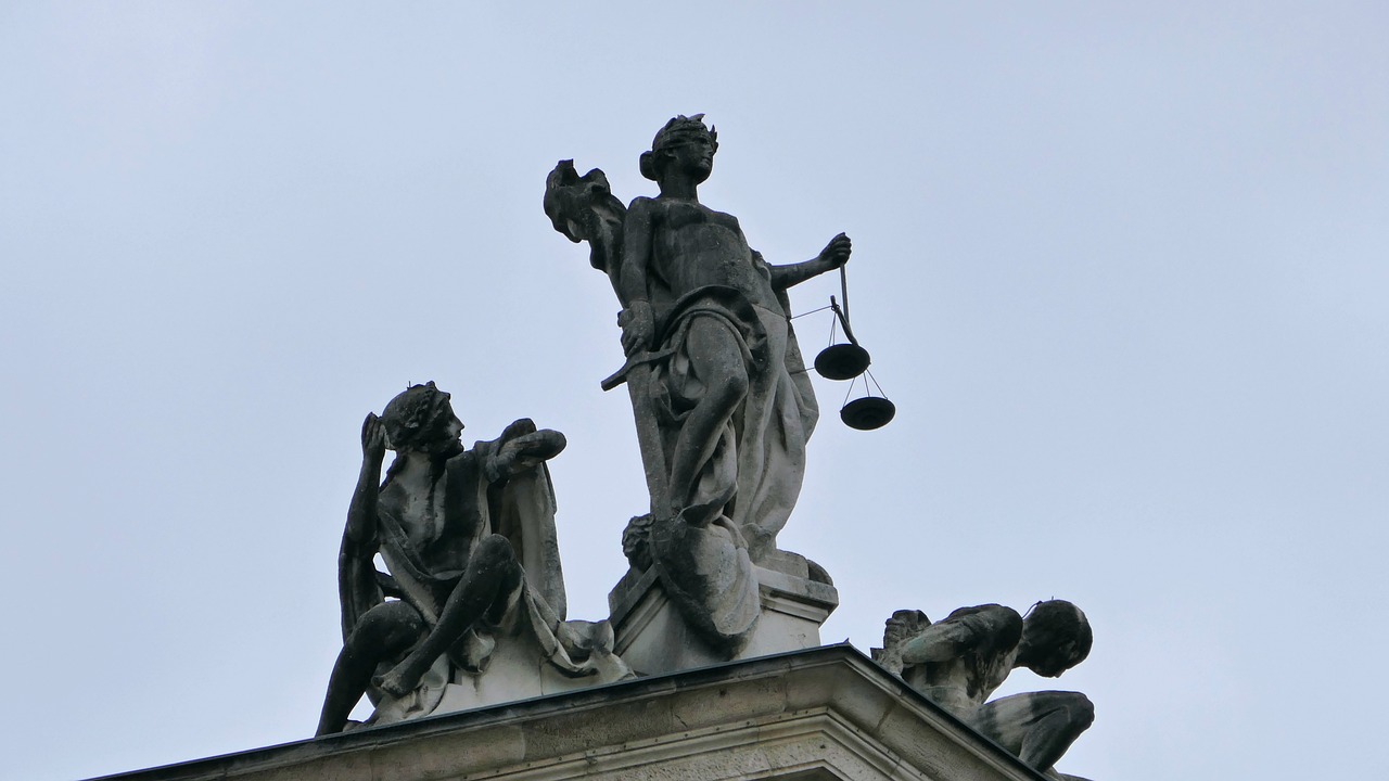反诈骗法律最新动态，构建数字社会的安全防线
